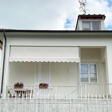 La Casa Di Rosi Al Mare Apartment Vada Bagian luar foto