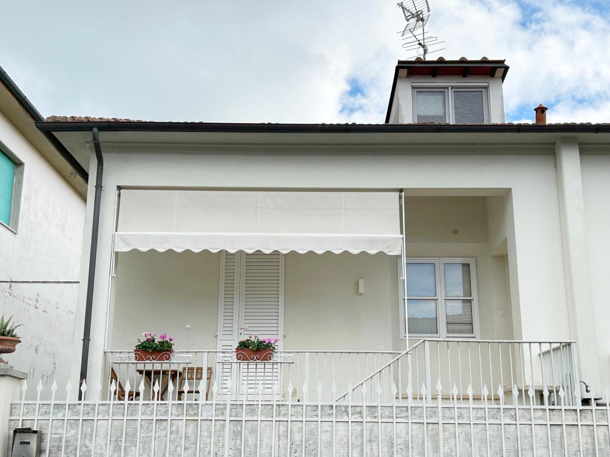 La Casa Di Rosi Al Mare Apartment Vada Bagian luar foto