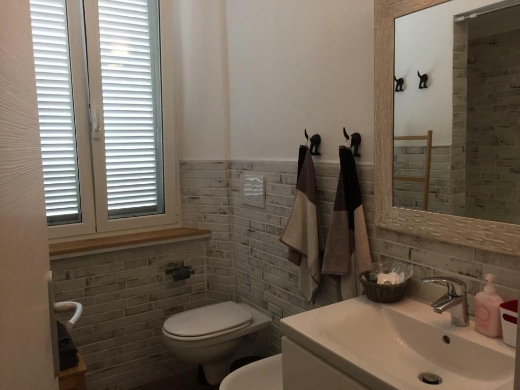 La Casa Di Rosi Al Mare Apartment Vada Bagian luar foto