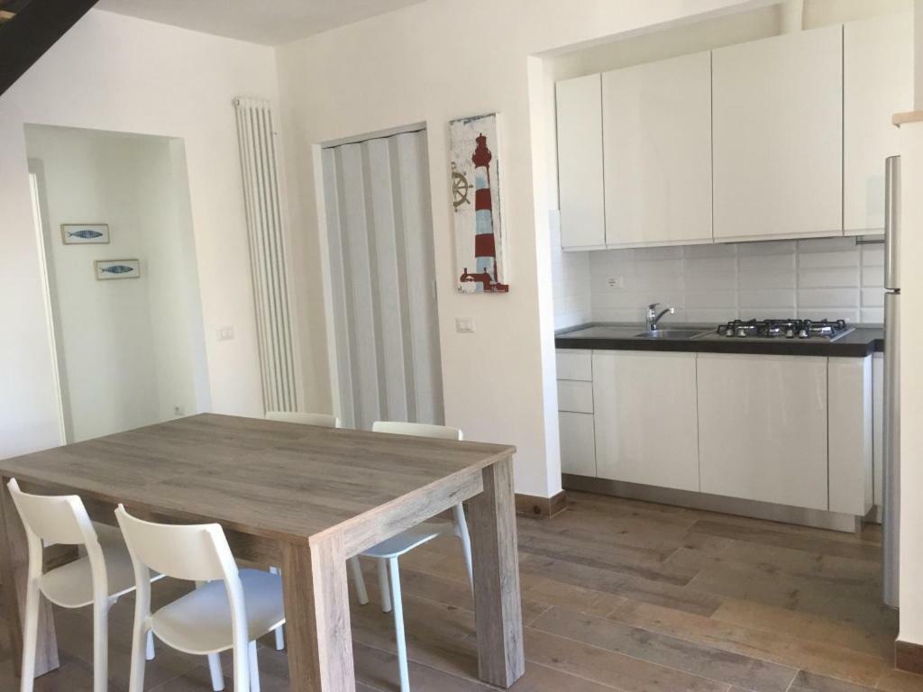 La Casa Di Rosi Al Mare Apartment Vada Bagian luar foto
